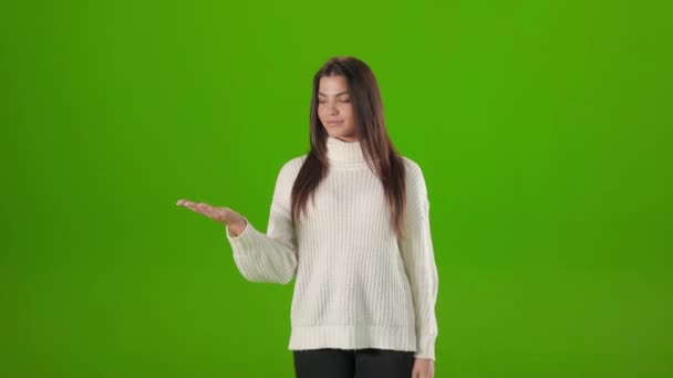 Woman tapping twice on empty palm over green background — Stockvideo