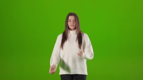 Woman keeping arms crossed and frowning in studio — Stock Video