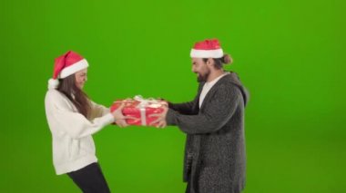 Erkek ve kadın bir Noel hediyesini paylaşamaz.