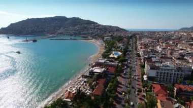 Muhteşem yaz otelinin insansız hava aracının üst görüntüsü