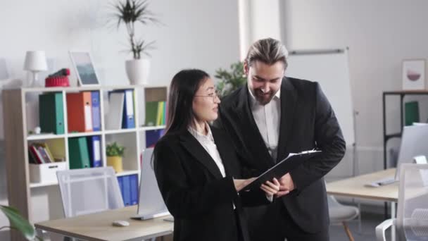 Multiracial Male Female Managers Formal Wear Giving High Five While — Stock videók