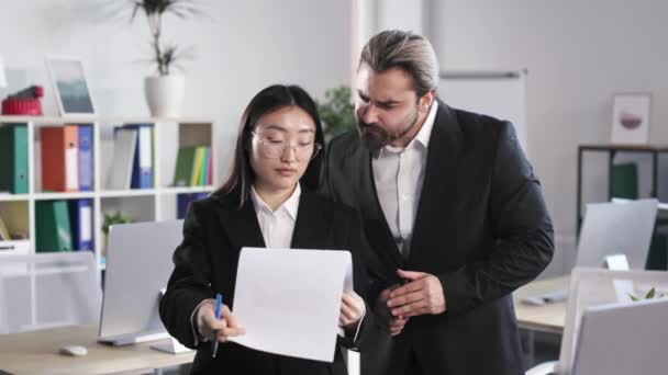 Professional Young Business People Standing Workplace Examining Financial Reports Clipboard — Stok video