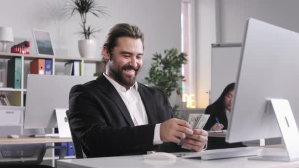 Joyful Caucasian Man Dressed Stylish Business Suit Sitting Workplace Calculating — Stockvideo