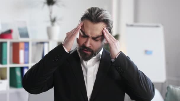 Portrait Stressed Businessman Formal Wear Standing Office Room Massaging Head — Vídeo de Stock