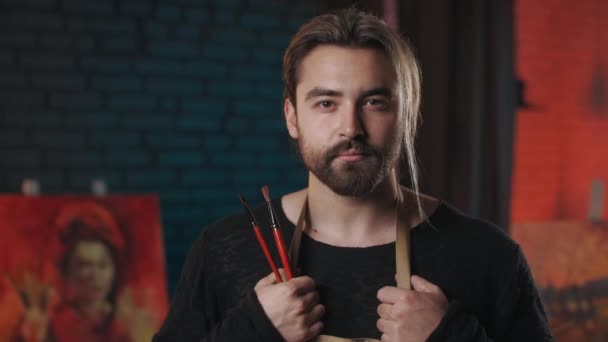 Portrait Caucasian Male Art Master Beard Standing Art Studio Holding — Stok Video