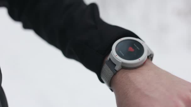 Close Male Hand Smart Watch Wrist Jogger Using Gadget App — Stockvideo