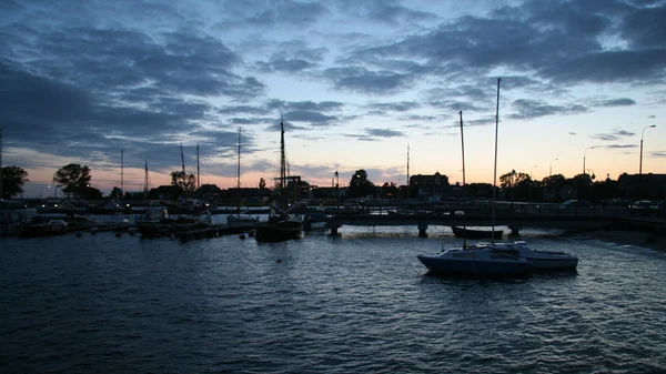 Yachten in der Marina während der Nacht — Stockfoto