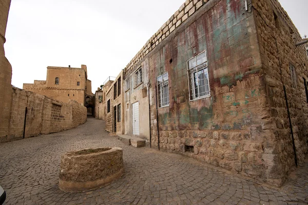 Edifici in pietra del centro storico di Mardin in Turchia . — Foto Stock