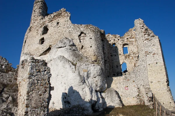 Castillo de piedra en Polonia — Foto de Stock