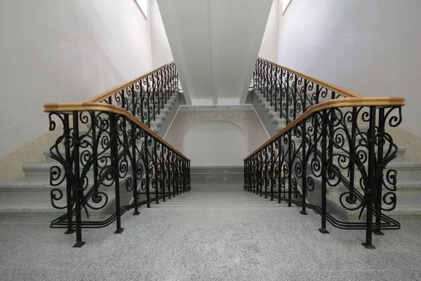 Eine Treppe in dekorativem Gips Stockbild