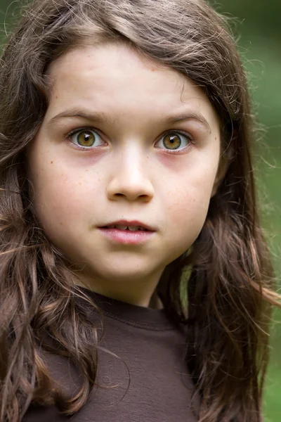Dziewczyna w lesie — Zdjęcie stockowe