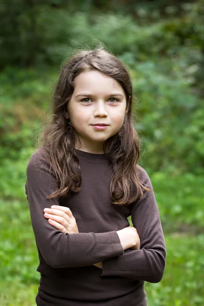 Dziewczyna w lesie — Zdjęcie stockowe