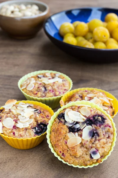 Muffins de mirtilo e framboesa — Fotografia de Stock