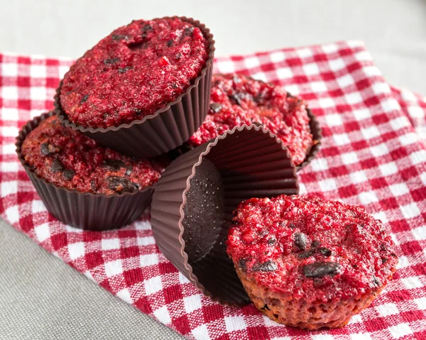 Mini sized red beetroot muffins with dark chocolate — Stock Photo, Image