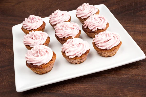 핑크 라즈베리 컵 케이크 — 스톡 사진