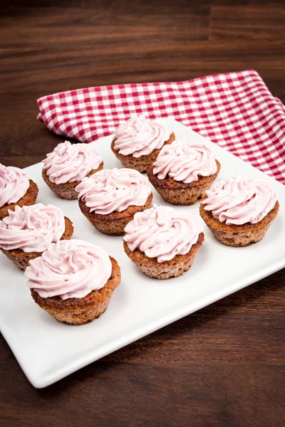 Roze raspberry cupcakes — Stockfoto