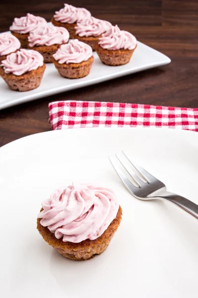 Pink raspberry cupcakes — Stock Photo, Image