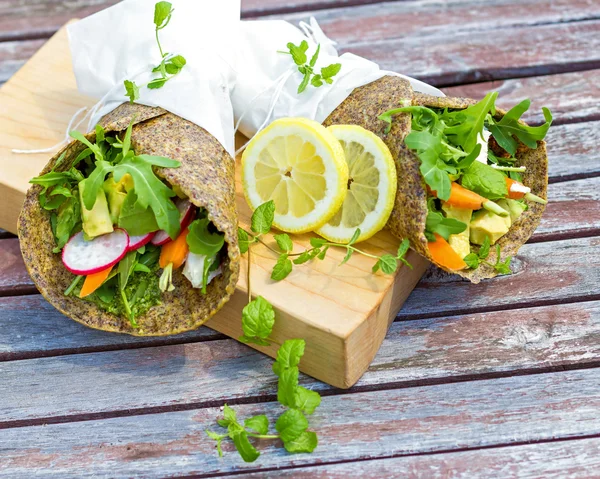 Gezonde, graan gratis, plantaardige wraps — Stockfoto