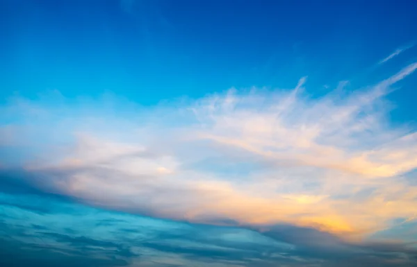 Céu azul na hora do pôr do sol — Fotografia de Stock