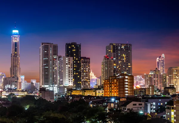 Escena nocturna paisaje urbano — Foto de Stock