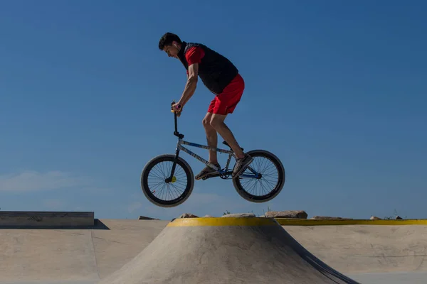 Caminha Portugal Abril 2022 Jovem Adolescente Fazendo Bmx Parque Urbano — Fotografia de Stock