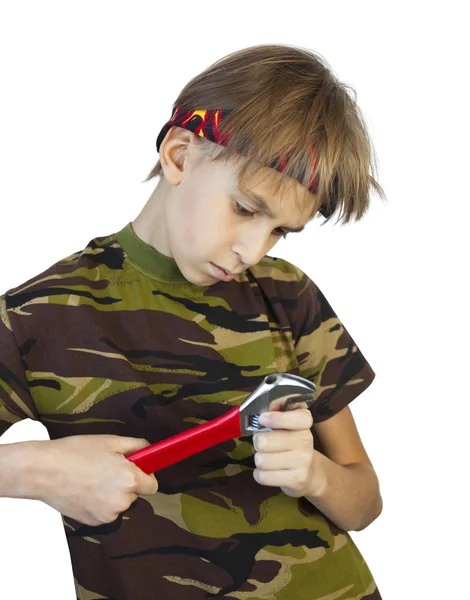 Jongen in bandana met sleutel — Stockfoto