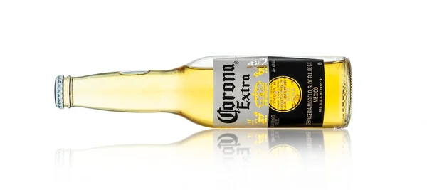 Chisinau Moldova Abril 2022 Botella Corona Extra Cerveza Aislada Blanco — Foto de Stock