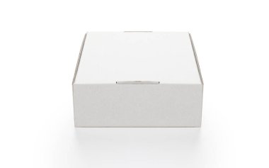Kapatılmış beyaz boş karton kutu kırpma yolu ile beyaz arkaplanda izole