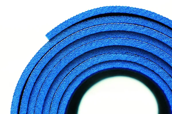 bir yoga mat kadar haddelenmiş