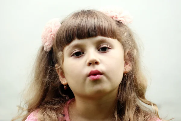 Un retrato de una niña — Foto de Stock
