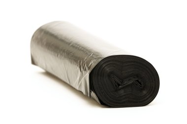 plastik çöp torbaları üzerinde beyaz izole rulo