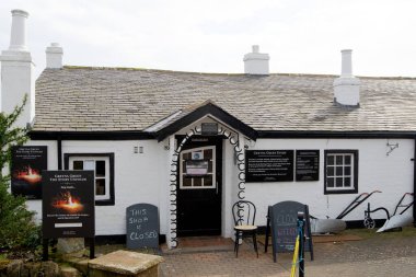 Old Toll Bar, İskoçya 'daki ilk ve son evdir. Gretna Green, Dumfries ve Galloway, İskoçya, 13 Nisan 2022 Çarşamba.