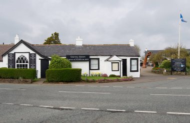 Old Toll Bar, İskoçya 'daki ilk ve son evdir. Gretna Green, Dumfries ve Galloway, İskoçya, 13 Nisan 2022 Çarşamba.