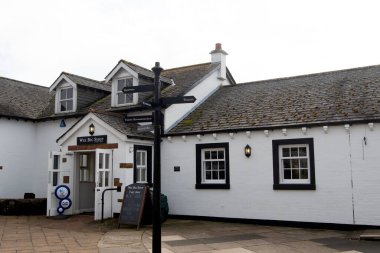 Old Toll Bar, İskoçya 'daki ilk ve son evdir. Gretna Green, Dumfries ve Galloway, İskoçya, 13 Nisan 2022 Çarşamba.