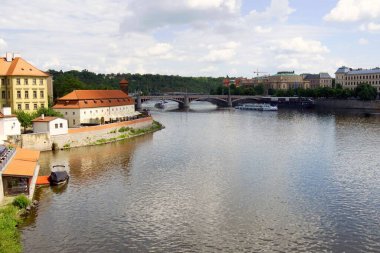 Geleneksel Prag mimarisine bakış, Charles Bridge, Prag, Çek Cumhuriyeti 'nden, 29 Mayıs 2022 Pazar.