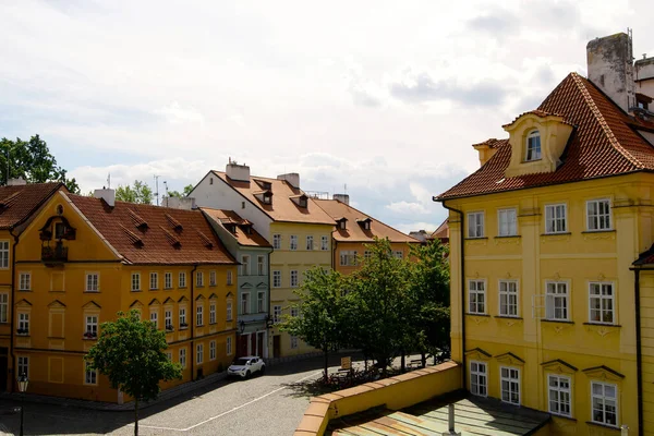 Blick Auf Den Traditionellen Prager Wohnungsbau Von Der Karlsbrücke Prag — Stockfoto