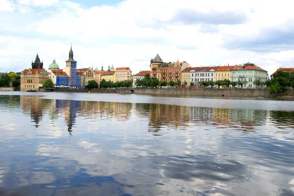 Fantastyczne Widoki Praską Gotycką Barokową Architekturę Wielu Wysp Nad Rzeką — Zdjęcie stockowe