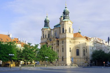 St. Nicholas Kilisesi, Prag, Çek Cumhuriyeti 'ndeki Eski Kent Pazar Meydanı' nda, 2 Haziran 2022 Perşembe günü..