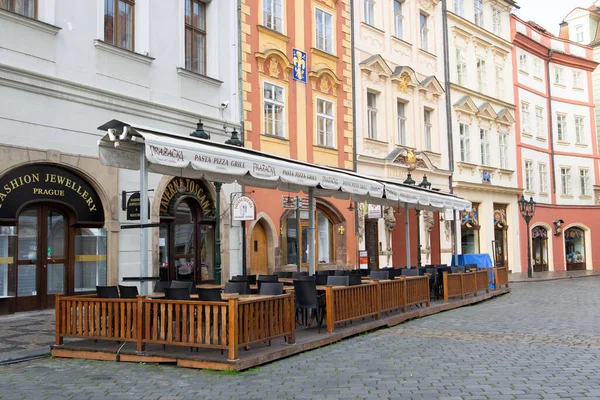 Prazacka Υπαίθρια Καφετέρια Στην Πλατεία Αγοράς Παλιάς Πόλης Πράγα Τσεχική — Φωτογραφία Αρχείου
