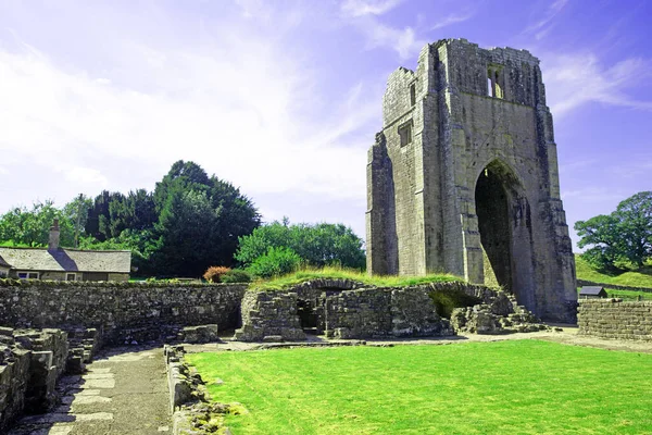 Capturing Shap Abbey Front Deep Blue Summer Sky Contrasting Lush — Photo
