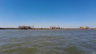 Mezopotamya / Irak Bataklıklarında Bataklık Arapları (Ma 'dan Arapları) ile tekne gezisi)