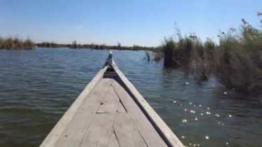 Mezopotamya / Irak Bataklıklarında Bataklık Arapları (Ma 'dan Arapları) ile tekne gezisi)