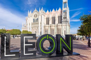 Leon 'un Expiatory Tapınağı İsa' nın Kutsal Kalbi Templo Expiatorio del Sagrado Corazon de Jesus 'a ithaf edilmiştir.