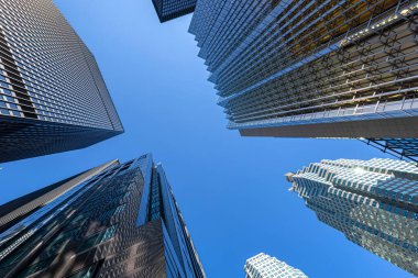 Toronto Mali Bölgesi Yonge ve King kavşağı, Borsa ve Bankacılık Meydanı yakınlarındaki şehir merkezinde ufuk çizgisi