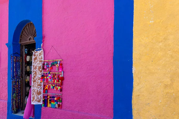 Ruas coloniais cénicas e arquitetura de San Jose del Cabo no centro histórico da cidade, hub para a cultura e inúmeras galerias de arte — Fotografia de Stock