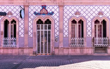 Orta Meksika, Aguascalientes renkli sokaklar ve tarihi şehir merkezindeki sömürge evleri, şehrin en önemli turistik merkezlerinden biri.