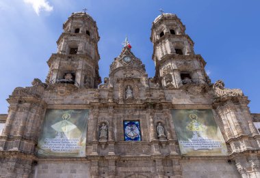 Zapopan, Guadalajara, Jalisco, Meksika, 10 Eylül 2021: Jalisco 'nun tarihi şehir merkezi Zapopan' daki Meryem Ana Bazilikası