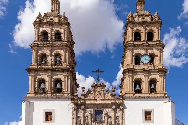Mexikó, katolikus templom katedrális Bazilika Durango gyarmati történelmi belvárosában található, szemben Durango központi tér Plaza de Armas — Stock Fotó