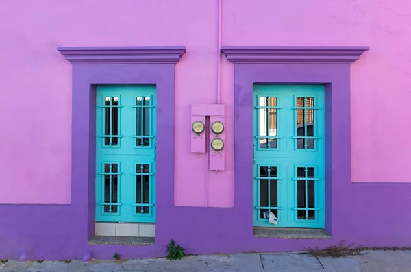 Mexico, Mazatlan, Colorful old city streets in historic city center near El Malecon promenade, ocean shore Zona Hotelera Hotel Zone and central Mazatlan Basilica cathedral — Stock Photo, Image