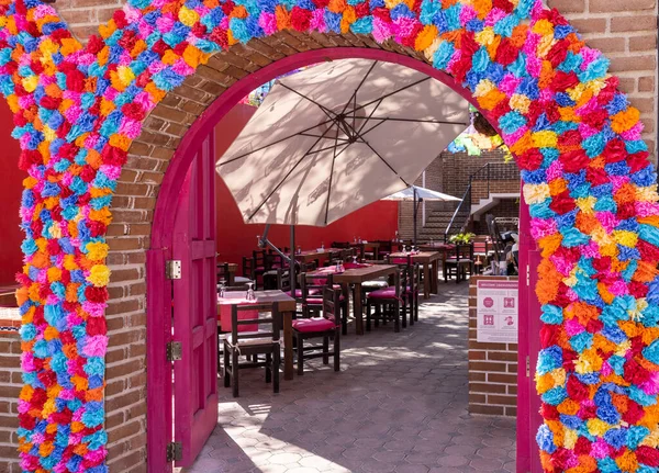 San Jose del Cabo 'nun tarihi şehir merkezindeki manzara, koloni sokakları ve mimarisi, kültür merkezi ve çok sayıda sanat galerisi